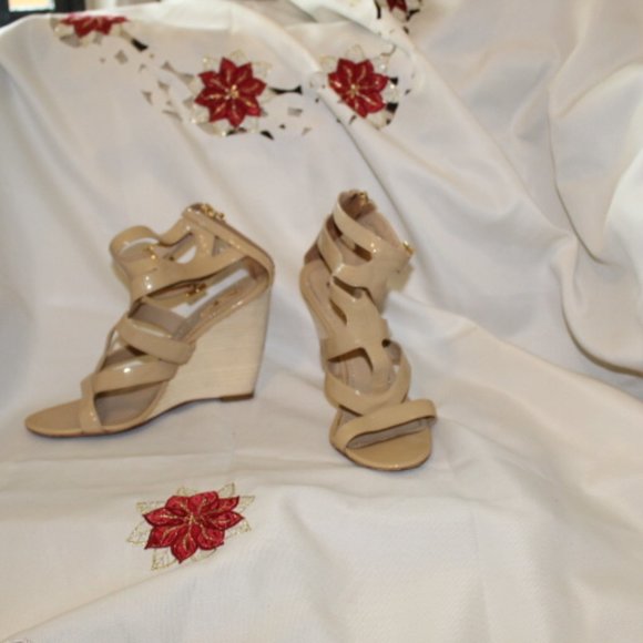 Report Signature Pumps - Picture 1 of 7